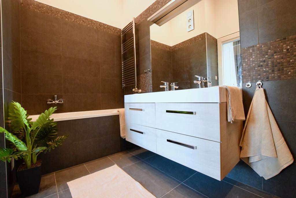 Luxury Apartment By Hi5 - Kiraly Street Suite Budapesta Exterior foto