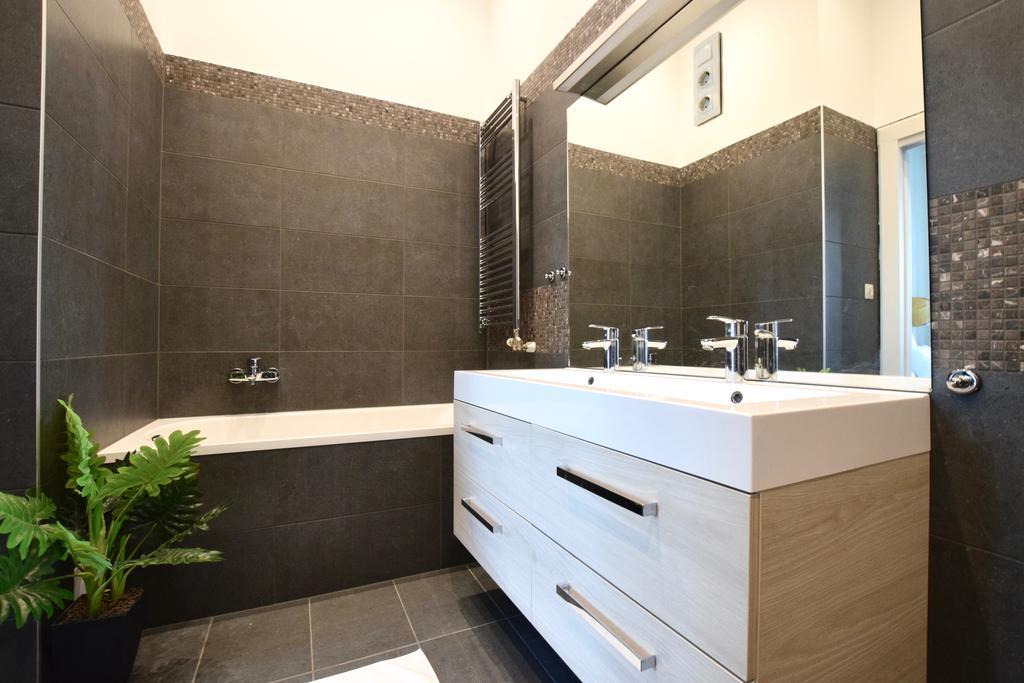 Luxury Apartment By Hi5 - Kiraly Street Suite Budapesta Exterior foto