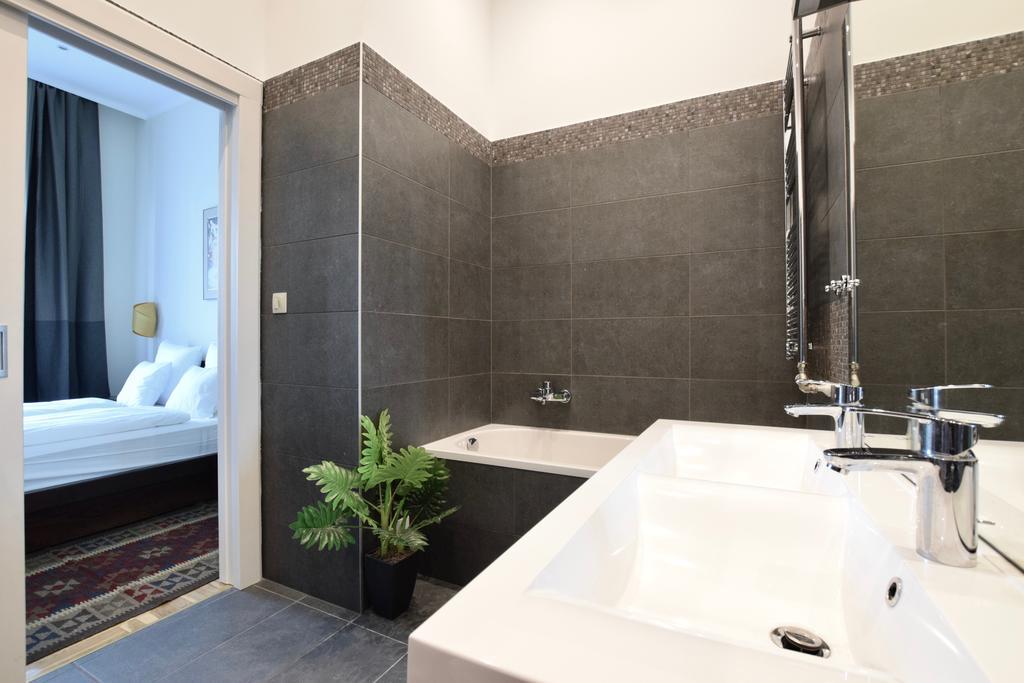 Luxury Apartment By Hi5 - Kiraly Street Suite Budapesta Exterior foto